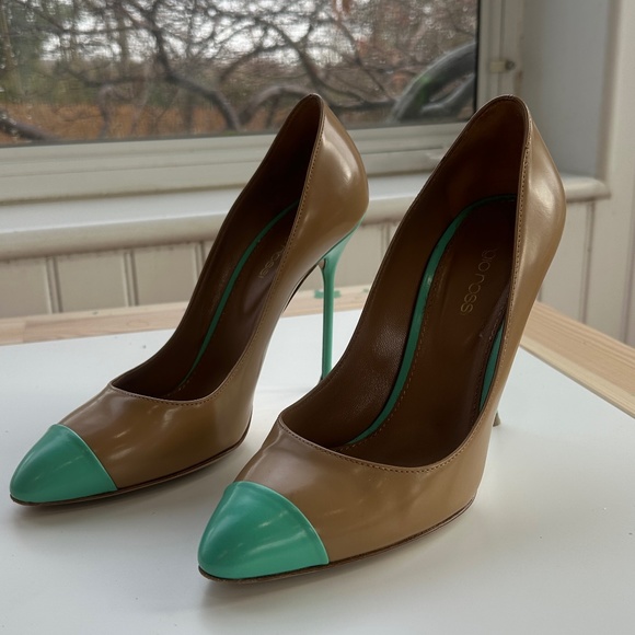Sergio Rossi Tan and Turquoise Toecap Pumps - Picture 4 of 7